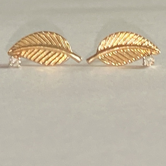 14K Solid Yellow Gold Leaf Stud Earrings, Diamond Accents. Vintage - Real Gold - Picture 8 of 12